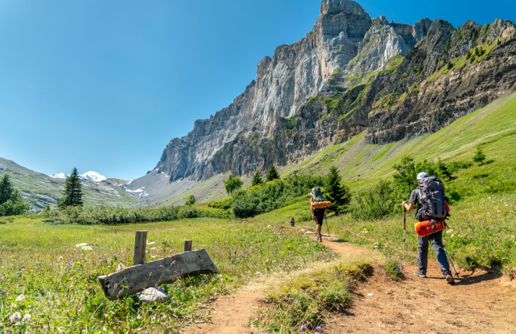 Trek marcheurs sac à dos matériel bivouac