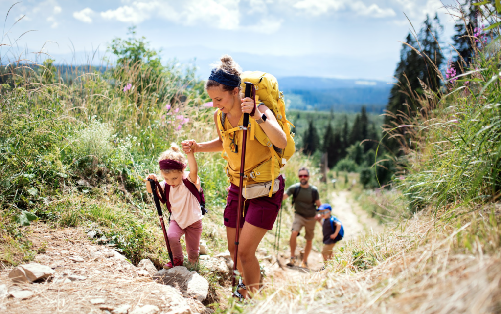Randonnée : quel matériel emporter pour être bien équipé ?
